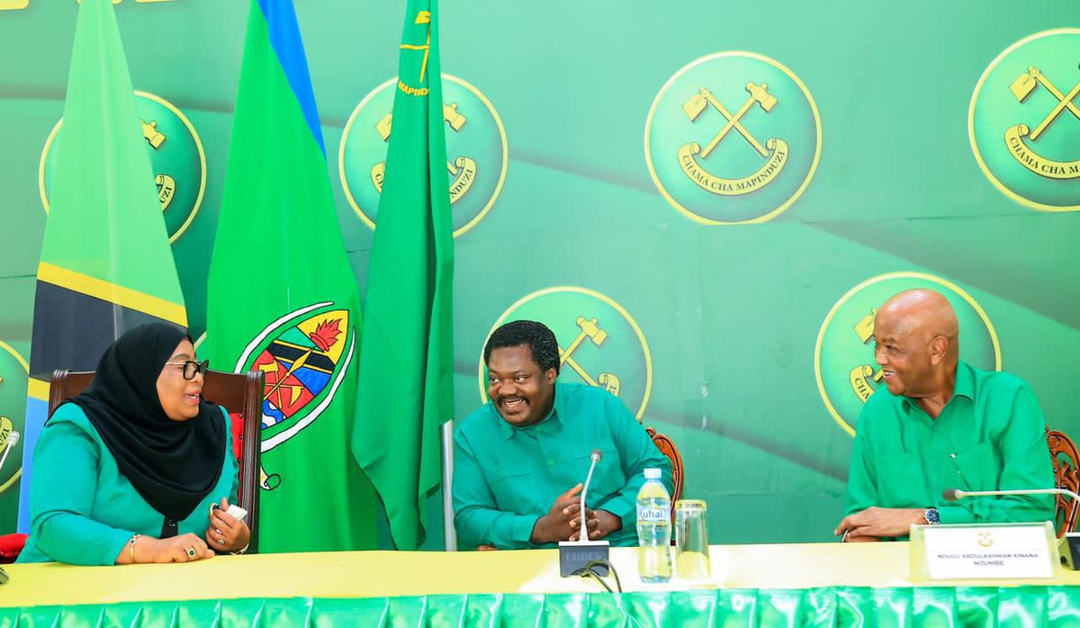 Kampeni2025's tweet photo. Ndio mlisema nafasi ya makonda ni kubwa kiasi kwamba anao uwezo wa kumtuma waziri mkuu? Au ni Mimi ndo niliwasikia vibaya? https://t.co/f3faE3qTen