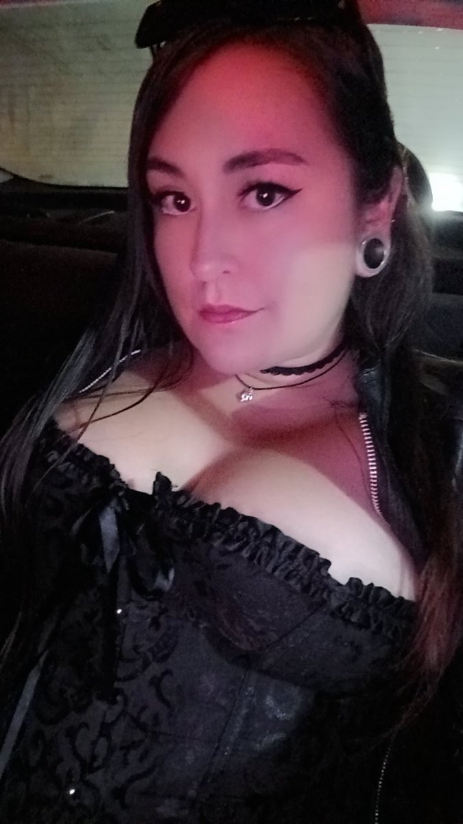 cutedemon1996's tweet photo. Fotito del sábado u que creen volví a caer en el alcohol 🥺🥺💕🤣 https://t.co/yIzAcdVvOB