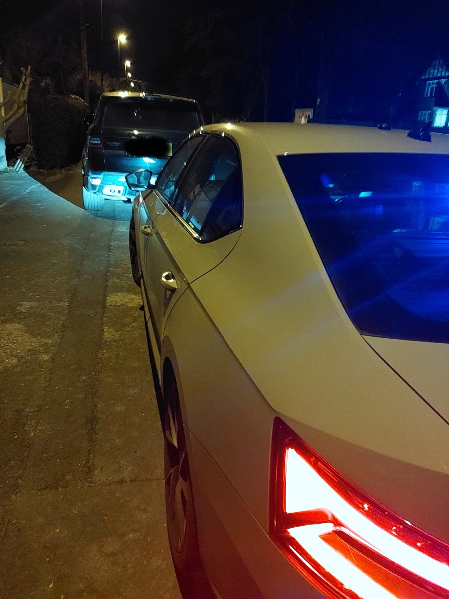 DerbyshireRPU's tweet photo. #Sunnyhill
Driver of this Range Rover comes to our attention courtesy of ANPR as suspected to be driving with no documents.
It wasn't the male expected but his mate who had borrowed the car was wanted for domestic criminal damage.
#Arrest #CellForOne #Gp1 https://t.co/Ta67xdJdLA
