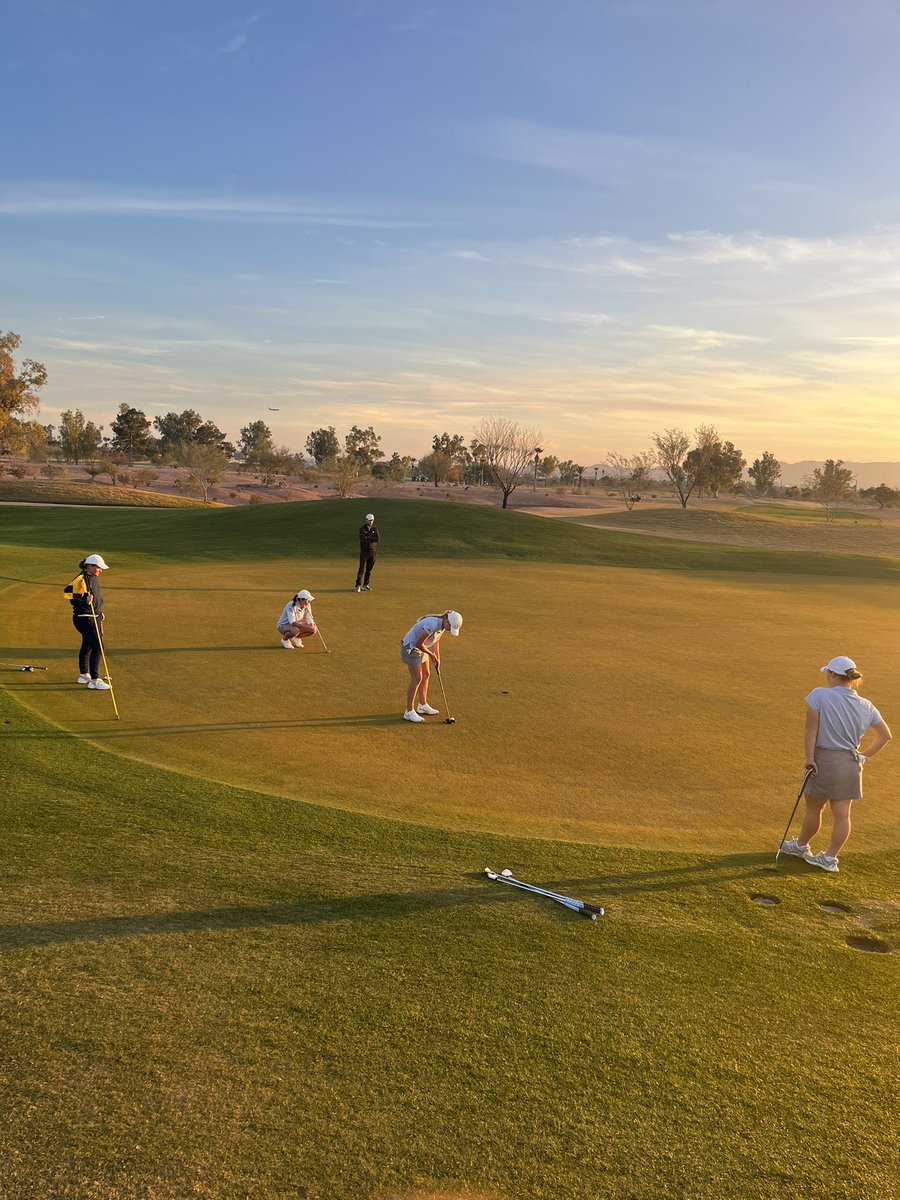 KUCoachKuhle's tweet photo. What a #GR38T weekend in the valley of sun ☀️ with awesome people. We learned new skills, set goals, improved our games, and had a blast together the last 5 days. ✨Grateful for these opportunities that make us ALL better. Love this team and their drive to be elite. #RockChalk 🌾 https://t.co/TuVUH1TKch