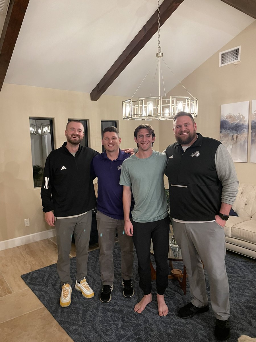 Fantastic in home visit with @WNMUFootball 🐎🏈
Good times catching up with @coach_bhickman @CoachCamp_ @CoachPron14 🐎🏈
@CoachBarro @CoachPerrone @JUSTCHILLY @gridironarizona @VarsityShow @KevinMcCabe987