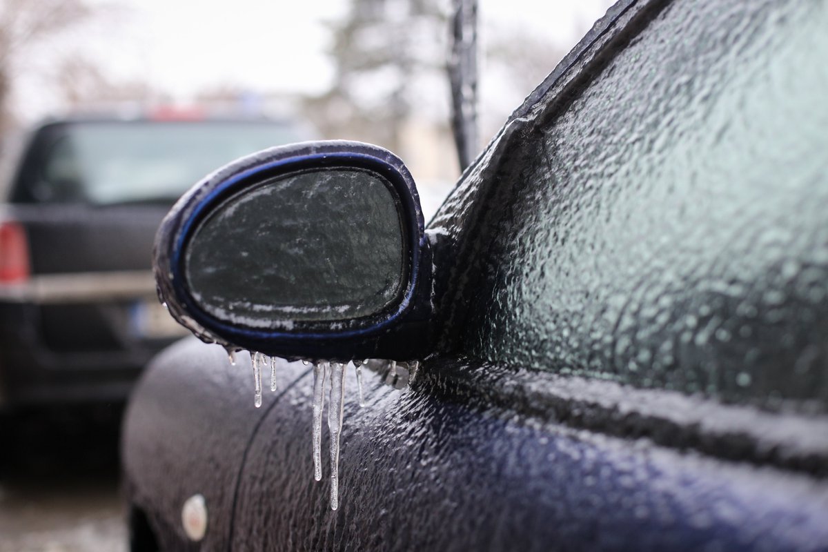 wetterwick's tweet photo. AAACHTUNG! In der zweiten Nachthälfte auf Mittwoch und am Mittwoch Morgen bestehet am Hochrein (Basel-Kaiserstuhl), Zürich-Winterthur-Frauenfeld nordwärts (Zürcher Unterland, Rhein, Schaffhausen, Weinland, Thurtal, Untersee) die grosse Wahrscheinlichkeit für vereisenden Regen. https://t.co/2zVADXneFj