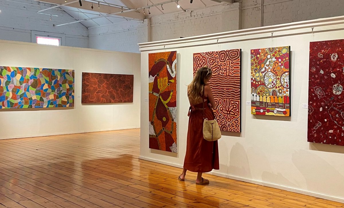 The summer heat is on in Western Australia but the gallery is air-conditioned - Japingka Gallery, open daily Mon/Fri 10-5, Sat/Sun 12-5 - or view online japingkaaboriginalart.com #contemporaryart #aboriginalart #indigenous