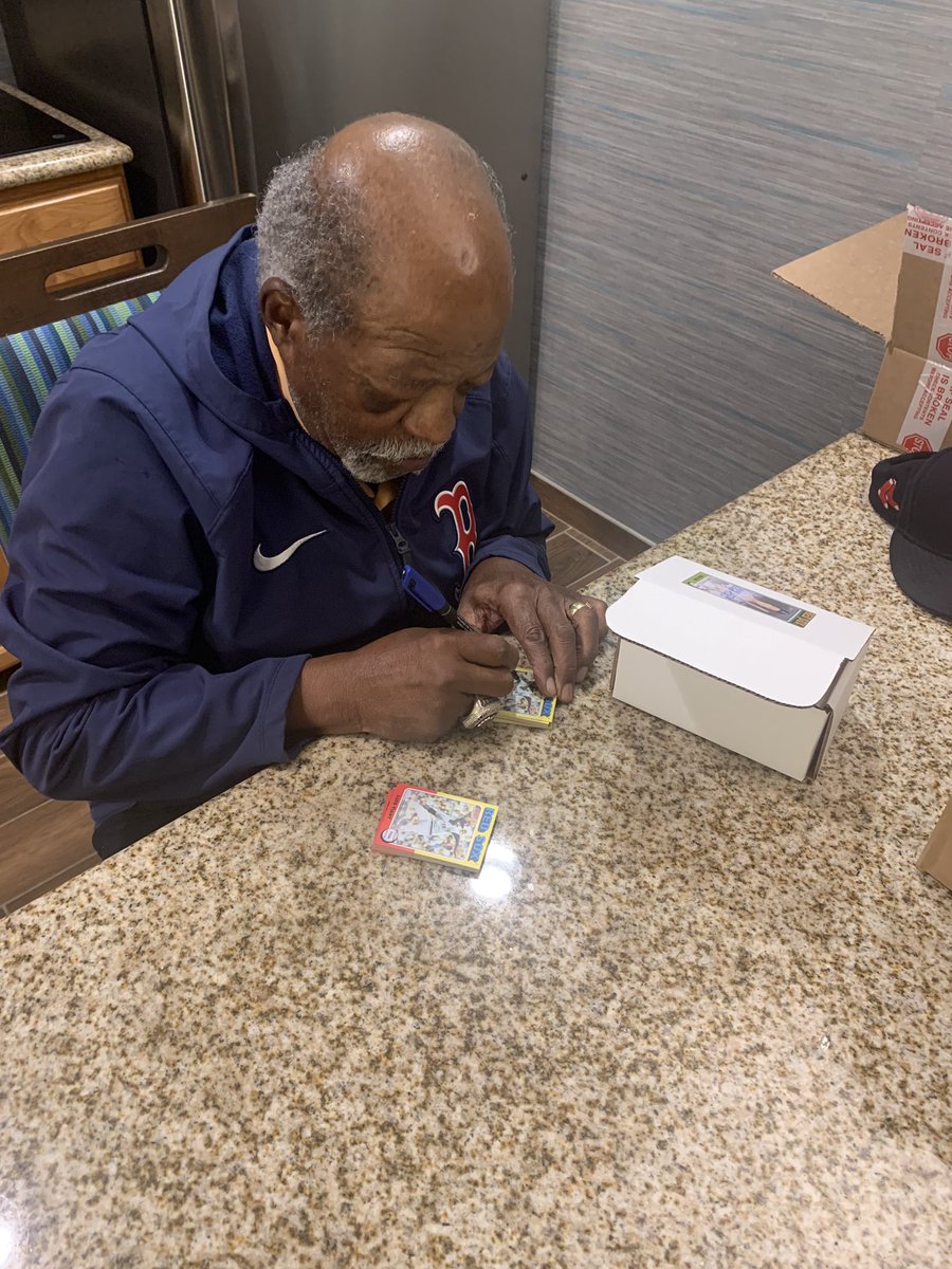 realElTiante's tweet photo. @topps signing to do I can’t get away from this man 😂 open the box and I see my boy @19fredlynn #redsoxnation https://t.co/VkiMd7QM89