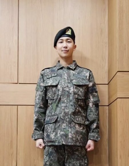 KpopMilitary's tweet photo. 🆕 Kim Namjoon succesfully and healthy got discharged from his basic training today and will serve as active duty soldier until 10th June 2025

He will now also be able to use his phone daily and will be granted days off and vacations.

We wish him an healthy military journey🫡 https://t.co/jyUzZL9NGh
