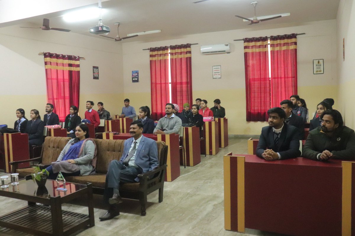 dewangrp's tweet photo. International insights: Ms. Aparna Sharma, US Army Secret Service, shared key takeaways on cross-cultural management. An invaluable session for our PGDM students, preparing them for success in the globalized business arena. Ready to thrive? Join DVSGI's PGDM course! #PGDM #DVSGI https://t.co/vquK9vQzVc