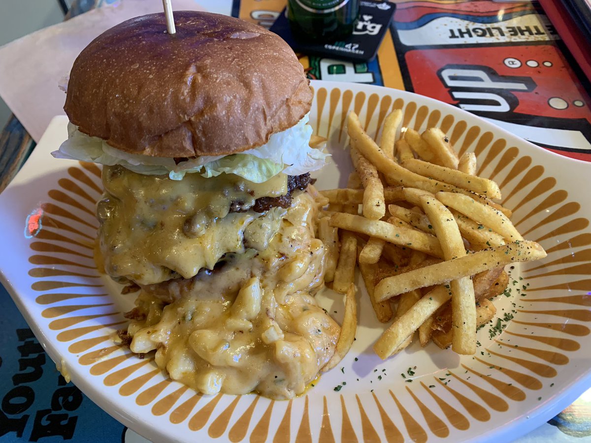 Naosan98415381's tweet image. チーズチーズチーズ🧀🧀🧀🍔
至福🥰
#flashbackcafe #フラッシュバックカフェ #関内ランチ #関内昼飲み