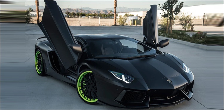 ZackBennettCEO's tweet photo. 💚LAMBORGHINI💚#Lamborghini #supercars #luxury #hypercar #zackbennett https://t.co/XOOl7co9Yv
