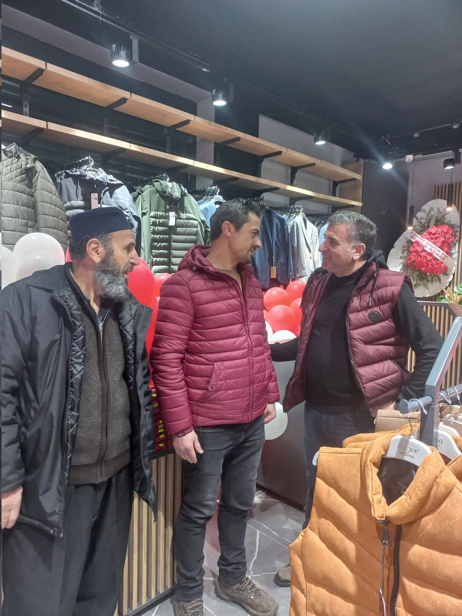 Mahallemizde bulunan esnaflarımızı Cumhur Başkanımız ve İlçe Başkanımızın selamlarını ileterek ziyaret gerçekleştirdik rabbim helalinden bol kazançlar versin 
<a href="/hakanhanozcan/">Hakan Han ÖZCAN 🇹🇷</a> 
<a href="/hakanarol/">Hakan AROL🇹🇷</a> 
<a href="/KadirKarapnar5/">Kadir Karapınar</a> 
<a href="/AkKeciorenResmi/">AK Parti Keçiören</a> 
<a href="/OrhanDogan78/">Orhan Doğan</a>