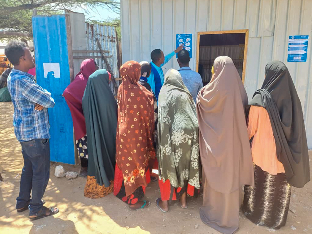 iom_somalia's tweet photo. IOM conducted awareness sessions for displaced individuals, delivering essential information related to their well-being covering: 

▶️Protection-related concerns &amp; how to access support services
▶️Complaints feedback mechanism
📞Toll- free calls  

🙏@USAIDSomalia @mpf1somalia https://t.co/ZfAe8ac5xE