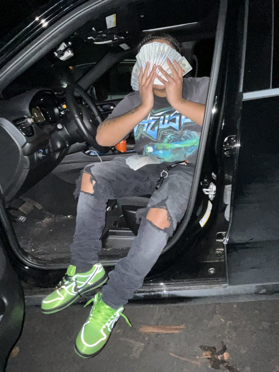 Moneybthereason's tweet photo. Bitch I could 🆙 10gs on yo Nigga🔋🌪️ https://t.co/EDN9pTG2BD