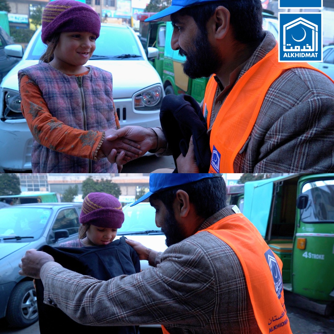 AkfDistSialkot's tweet image. موسم سرما کی شدت کے پیشِ نظر شاہکام انڈسٹریز کے تعاون سے الخدمت فاؤنڈیشن کے زیر اہتمام لاہور  کے باسیوں میں گرم ملبوسات تقسیم  کیے گئے
#winterclothes #winter #winterpackage #Lahore #volunteer #AlkhidmatFoundation #alkhidmatfoundationcentralpunjab