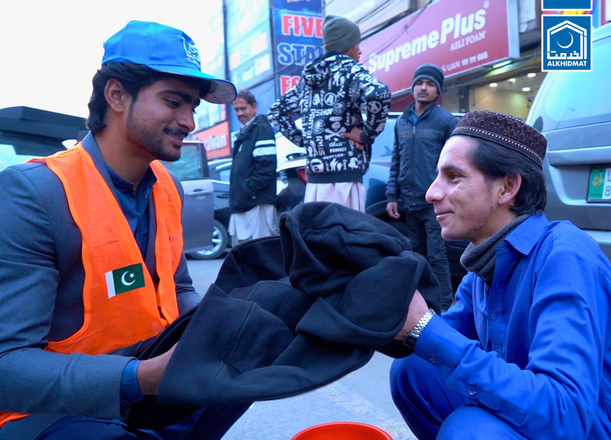 AkfDistSialkot's tweet image. موسم سرما کی شدت کے پیشِ نظر شاہکام انڈسٹریز کے تعاون سے الخدمت فاؤنڈیشن کے زیر اہتمام لاہور  کے باسیوں میں گرم ملبوسات تقسیم  کیے گئے
#winterclothes #winter #winterpackage #Lahore #volunteer #AlkhidmatFoundation #alkhidmatfoundationcentralpunjab