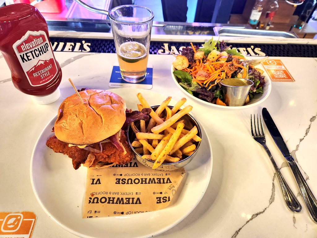 Had a late dinner tonight in Colorado Springs after a long day of travel. Went to <a href="/TheViewHouse/">ViewHouse</a> to catch the Eagles/Bucs game &amp; had some great food &amp; drink. Got a house lager along with a salad &amp; a really tasty Buffalo chicken sandwich. Hit the spot!

#twittersupperclub