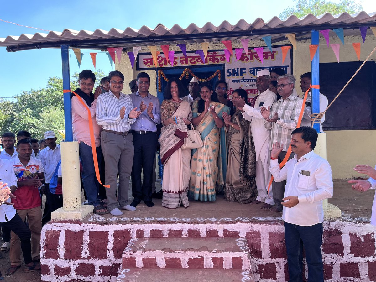 Pramod_Gaikwad's tweet photo. पेठ तालुक्यातील माळेगाव येथील विसाव्या एसएनएफ वाचनालयाच्या उदघाटनाची क्षणचित्रे.
उदघाटक : प्रा डॉ वृन्दा भार्गवे, सौ. मंजीरी असनारे केळकर, कविता राऊत  
योगदान : 
* श्री.रविकुमार ऐनापुरे कुटूंबिय.
* सौ. नलिनी हसमुख शाह.

#TribalDevelopment 
#snflibraries https://t.co/sSa7HigbfT