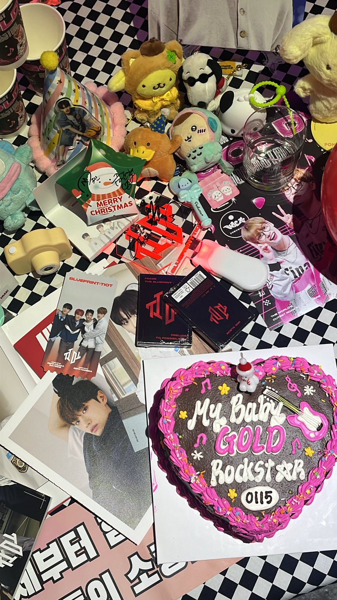 junn1_kk's tweet photo. 📍너드플래닛

너무너무 예쁘고 감성 있었던 생카였습니다..♡
케이크도 완전 제 취향이라 맘에 들었어요😻
준현이 생카 예쁘게 열어주셔서 감사합니다!

#저물지_않는_너의_빛_GOLD
#BE_DRUNK_ON_JUNHYEON https://t.co/BGw0z0fqxM