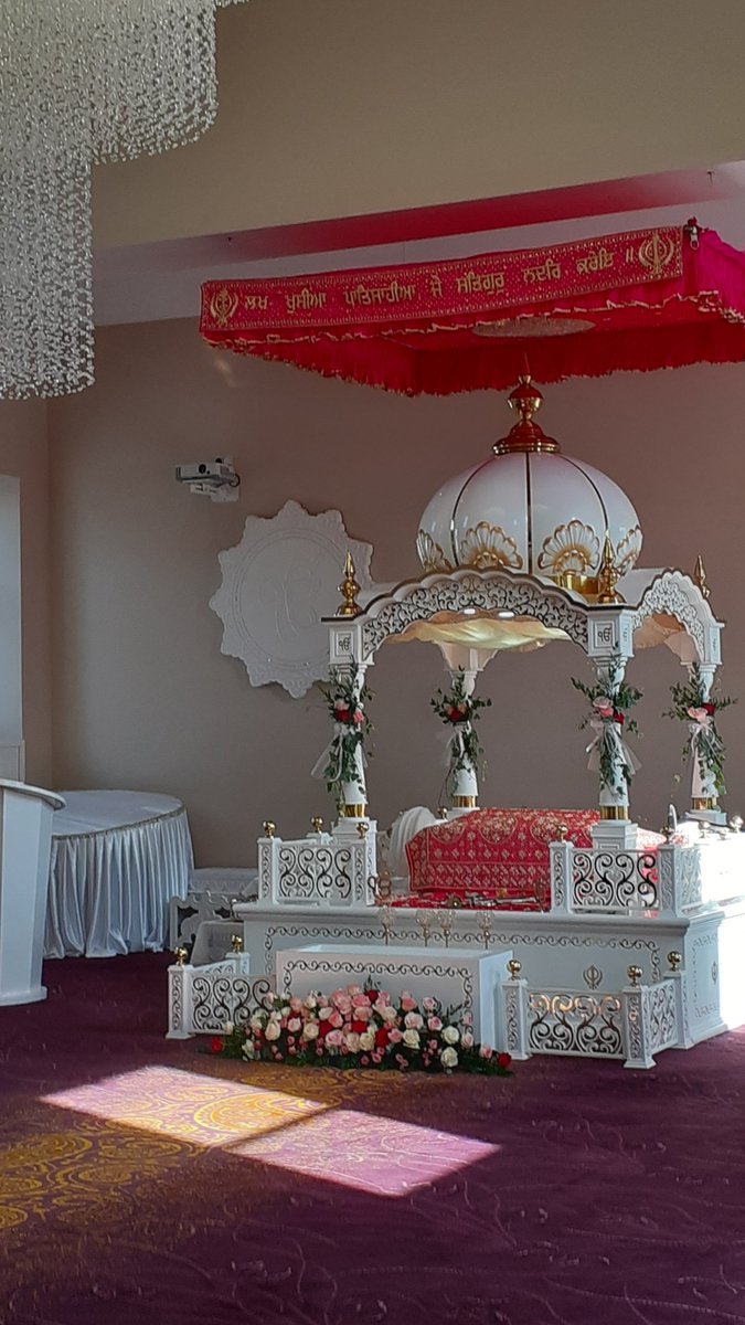 Discover the serenity and spirituality at London's vibrant Sikh Gurdwara 🙏 Immerse yourself in rich culture, soulful hymns, and free community meals. 
A must-visit oasis in the heart of the city! #LondonGurdwara #CulturalExperience