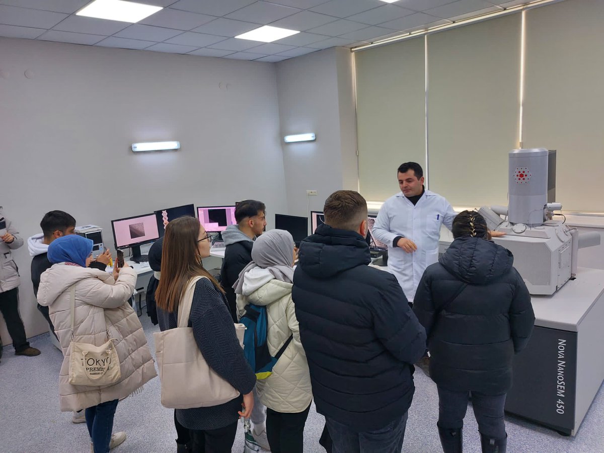 BAYU_BUMER's tweet photo. Biyomedikal Cihaz Teknolojisi Programı öğretim elemanlarından Öğr. Gör. Aykut COŞKUN'un öğrencilerine, Tıbbi Cihazlarda Biyolojik Tehditler dersi kapsamında gerekli eğitimler uzmanlarımız tarafından verilmiştir.
@Bayburtedu @MutluTurkmen 
#bayburt #bayburtüniversitesi #bumer https://t.co/zPy2RY6OXl