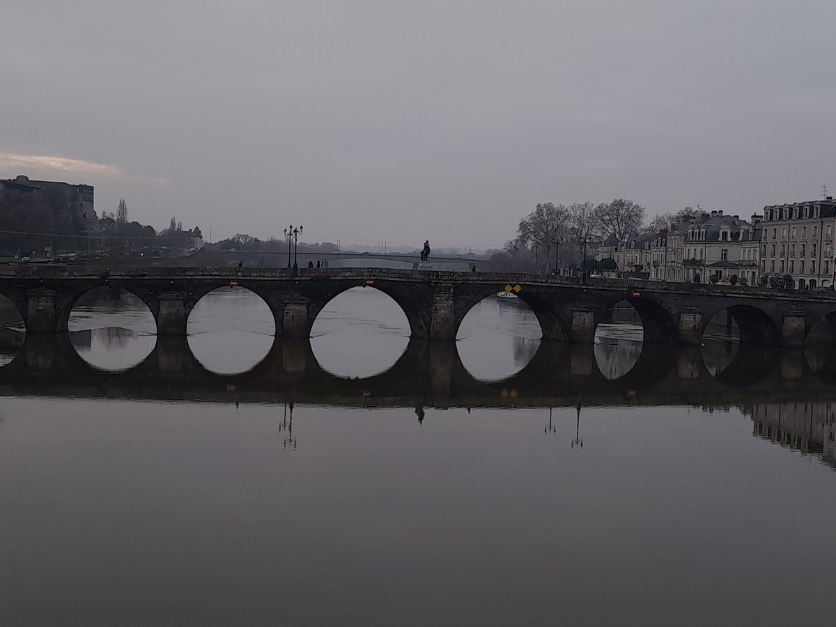 Angers Maine et Loire enfin j'y suis oufs arrivée à 22h30 samedi route aucune lisibilité....  mais au moins ces fait ...