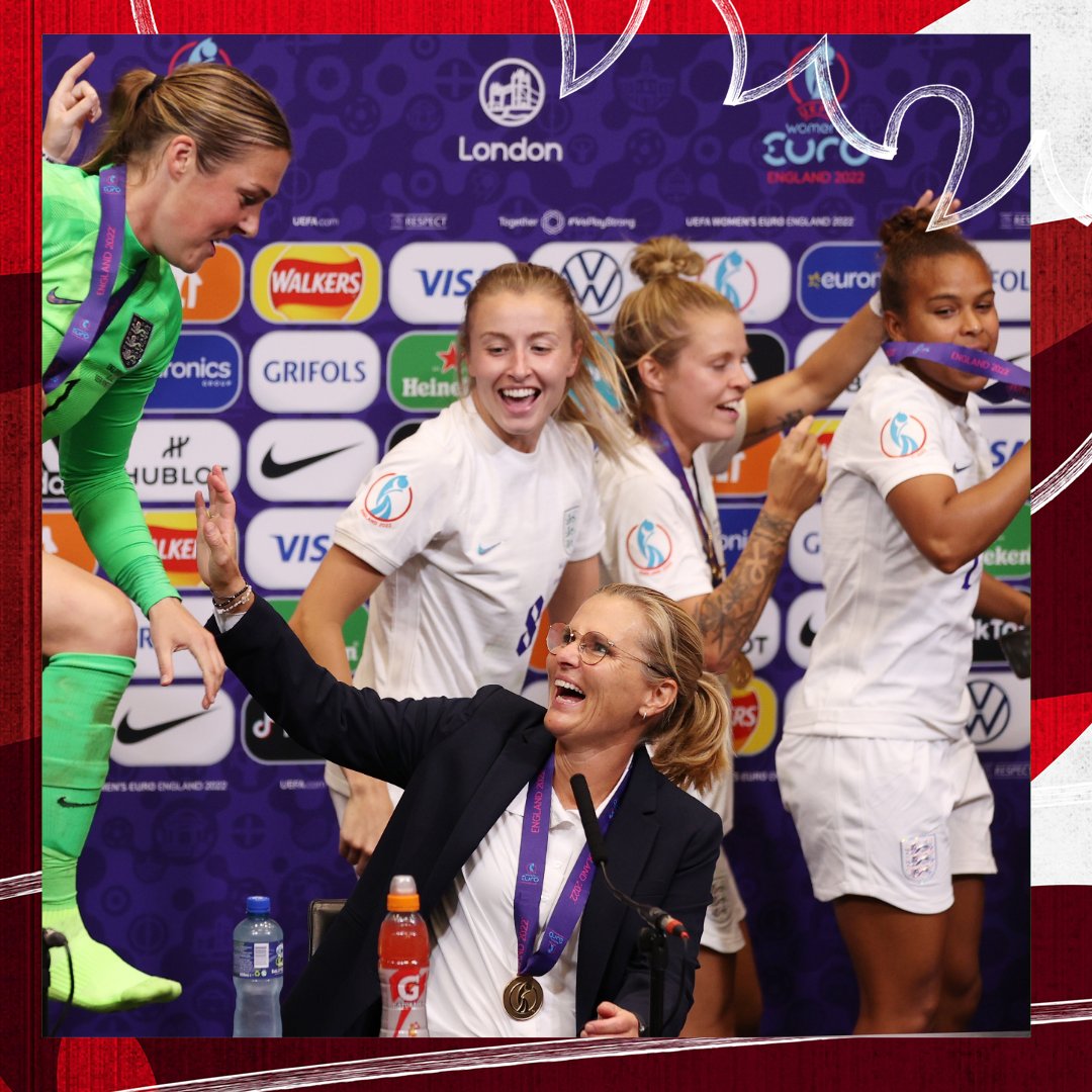 Lionesses's tweet photo. Some special news to start the day…
 
Sarina Wiegman has extended her contract until 2027! 🤩