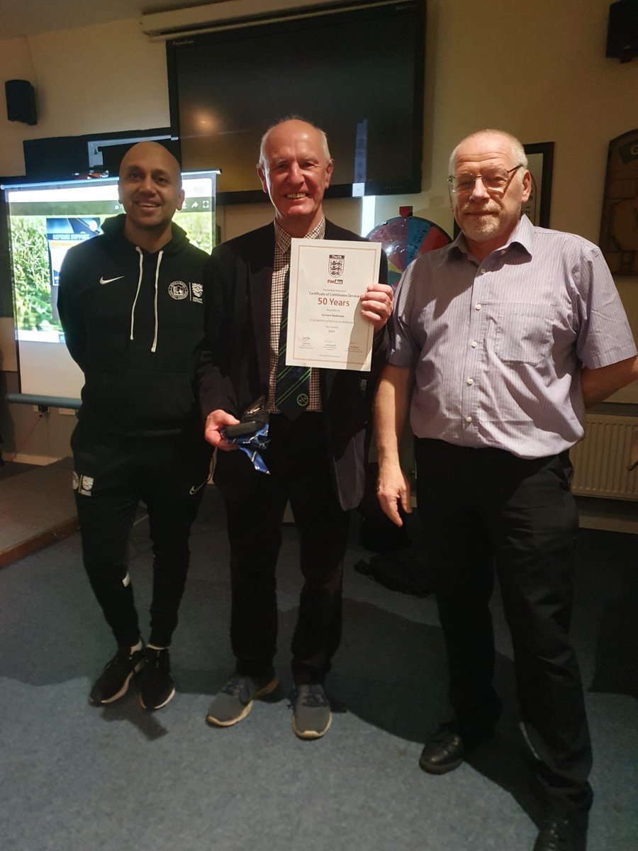 MinGupta's tweet photo. Great evening to be presenting referee certificates to newly qualified and long service awards for 25,40 and 50 years awards. 
Thank you for supporting referee development at North Berks RA
@BerksandBucksFA 
We all value Referees at all levels and thank you. 😊 https://t.co/1NU5kQslLL
