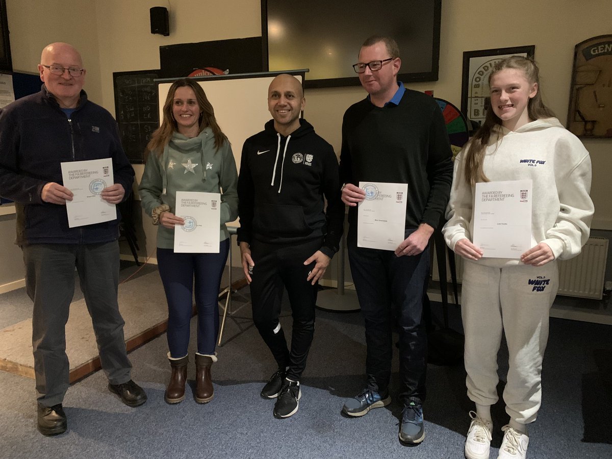 MinGupta's tweet photo. Great evening to be presenting referee certificates to newly qualified and long service awards for 25,40 and 50 years awards. 
Thank you for supporting referee development at North Berks RA
@BerksandBucksFA 
We all value Referees at all levels and thank you. 😊 https://t.co/1NU5kQslLL