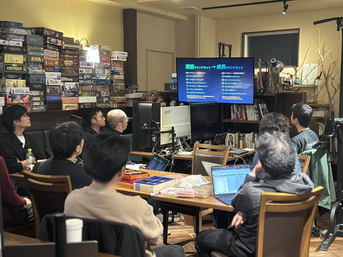 BuckmoonInc's tweet photo. 昨日は、全社ミーティングと新年会でした。人数も多くなり、会社の飲み会も、最初の頃に比べ、だいぶ賑やかな雰囲気になりました。

今年もバックムーンをどうぞよろしくお願いします！ https://t.co/oI2zqNtW9z