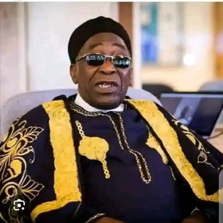 danzainabsports's tweet photo. "SIYASA MUGUN WASA"

DAGA: MARIGAYI YUSUF MAITAMA SULE DAN MASANIN KANO.

* Idan ka yarda cewar ita ce arzikinka, sunanka wawa.

* Idan ka daina Sana’a ka rungumeta, kayi babbar wauta.

* Cikakkiyar makauniyace ba ta san mai wahalta mata ba, da murya ta ke amfani.

* Idan ta tashi yi maka tutsu sai ka zabi makiyinka da hannunka.

* Idan kaci mutuncin wani saboda ita, kayi babbar wauta, domin zata kunyataka wata Rana.

* Ba kasafai ta ke rike amanar da ka bata ba, tafi komai cin Amana.

* Idan ka biye Mata kaci mutuncin Dan uwanka, babu shakka Sai ka yi da nasani wata rana.

* Tafi kwaya da sholisho kashe zuciya, kada ka yarda ta kashe maka zuciya.

* Yadda ka ga Dan Jaki haka take, duk sanda ta tashi yin harbi yi za tayi, domin haka ka yi taka tsantsan da ita.

* Duk runtsi ka da ka sake ka manta da wanda ya mutuntaka a cikinta, Koda ya munana maka daga baya.

* Tafi chacha kwadaita maka igiyar zato, kayi kokari  ka san haka.

* Ta nada mugwaye da nagartattun 'ya’ya, domin haka ka san da wanda za kayi mu'amala.

Alhamdulillah za mu koma mu cigaba da sana’oin  mu sai Allah ya kaimu 2027
Amma bai hana mu yin Cha kul kuli a inda muka ga an Saki Layi ba Adawa mai Ma’ana ba ta Çin mutunci ba😂😂
