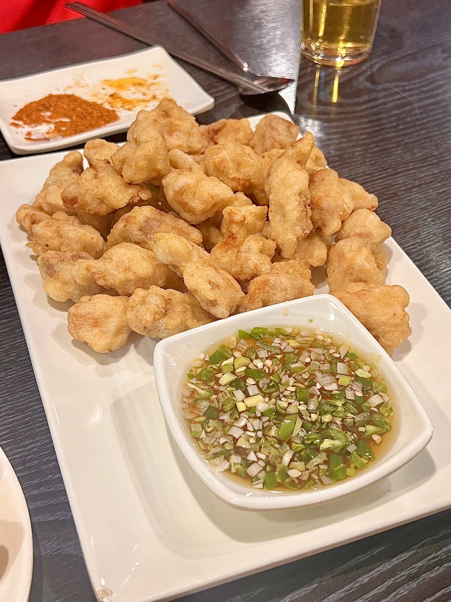 사당역 빈빈 양꼬치.
원래가려던 식당이 너무 웨이팅 길어서 왔는데 맛집이었네.. 된 곳.. 사람복작한 와중에 사장님이 고기 은근 안타게 챙겨주시고 유린기가 포속포속한 꿔바로우 느낌이라 bbb