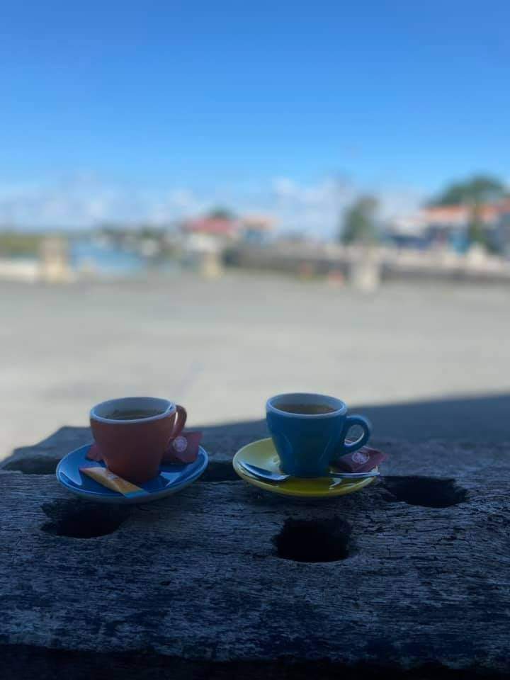 Azul..❤️ Bonjour à toutes et à tous
Les plus beaux couples de la vie ? 
La nuit et les étoiles, la mer et le coucher du soleil, le nouveau jour et son aurore, le réveil et son café...
Superbe journée à tous.