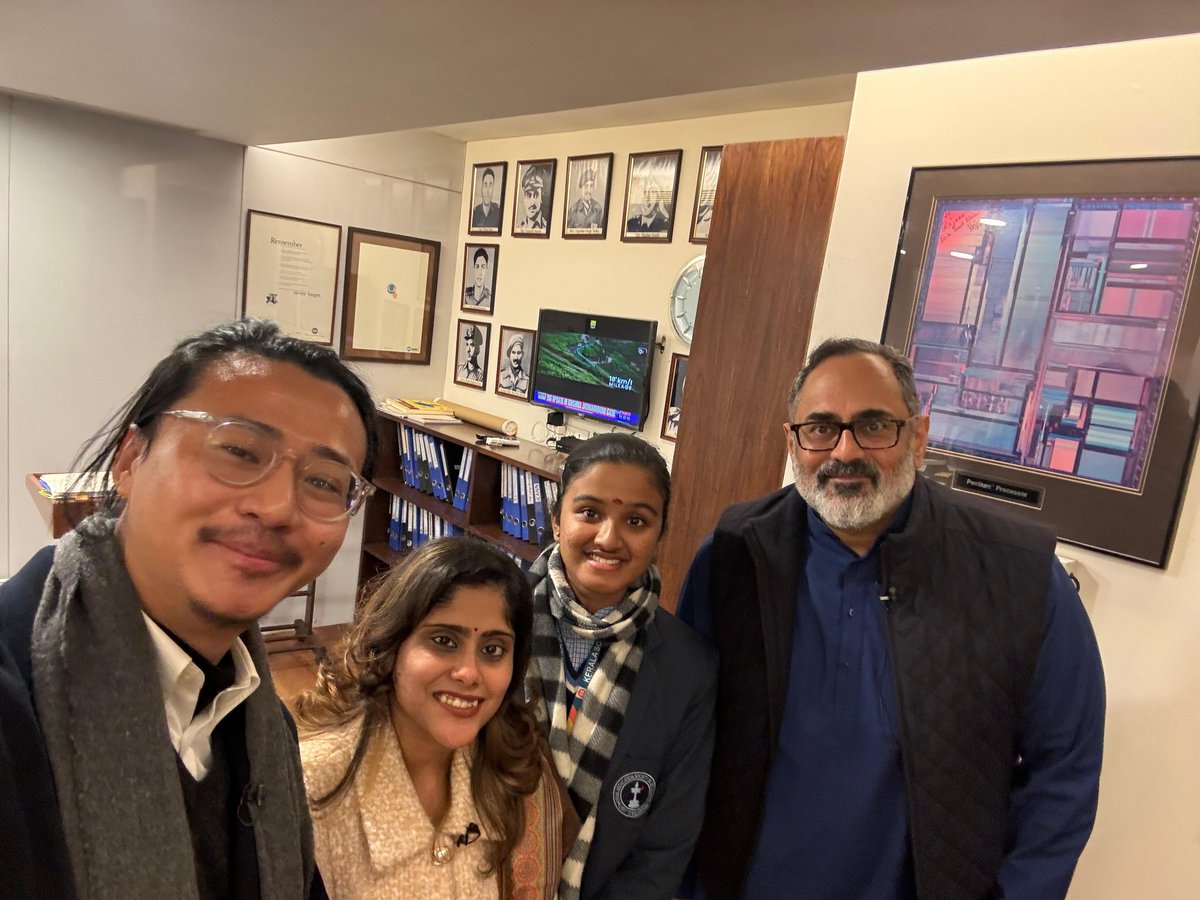 RajeevRC_X's tweet photo. What’s good start to #NationalStartupDay2024 ?

For me it was meeting with 3 #YoungIndian achievers -  an ambitious smart school student, a PHD Scholar and a gaming startup founder.

Next stop - a visit to @RockWithboAt factory in Noida to meet with its founder @amangupta0303 

@Tusha_tanya 
@Redimension_G 
@nandugauri1607 

#TheNextWave #RCinNoida
#Startup