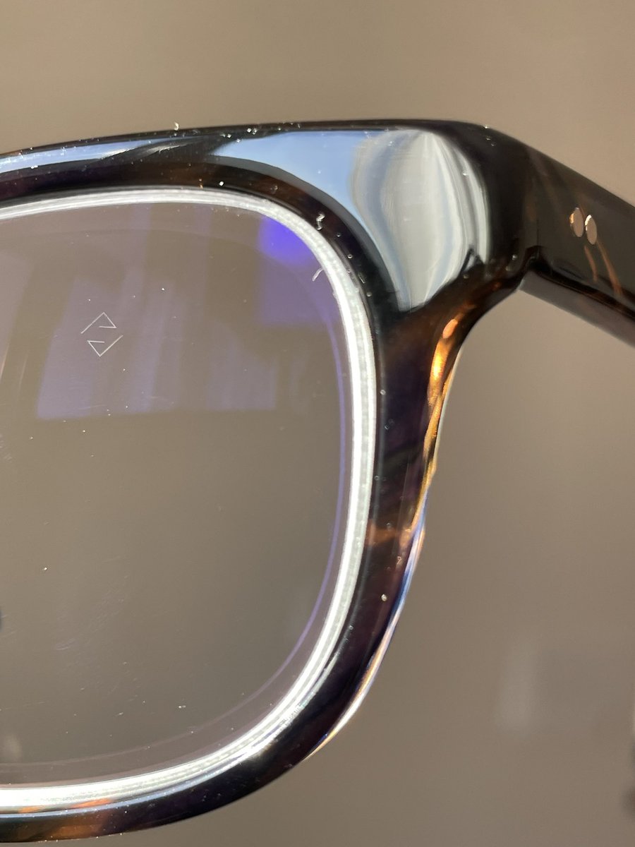 今年も仕事を頑張ろうと買った新しい物シリーズ🆕ふらっと寄って試着したら即決しちゃった一点物👓第一弾は新しい眼鏡を調達しました😜レンズの透かしマークが男心をくすぐります🤣

#金子眼鏡
#ZEISS
#品質の証