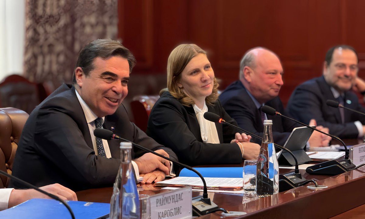 Dushanbe. Fruitful meeting of 🇪🇺EC VP Schinas and 🇹🇯 Foreign Minister Muhriddin. Exchanged views on #expanding 🇪🇺🇹🇯 cooperation within #political, #economic & humanitarian agenda. 
Touched upon #regionalsecurity, Afghanistan, the threat of terrorism & extremism.
#EU4Tajikistan