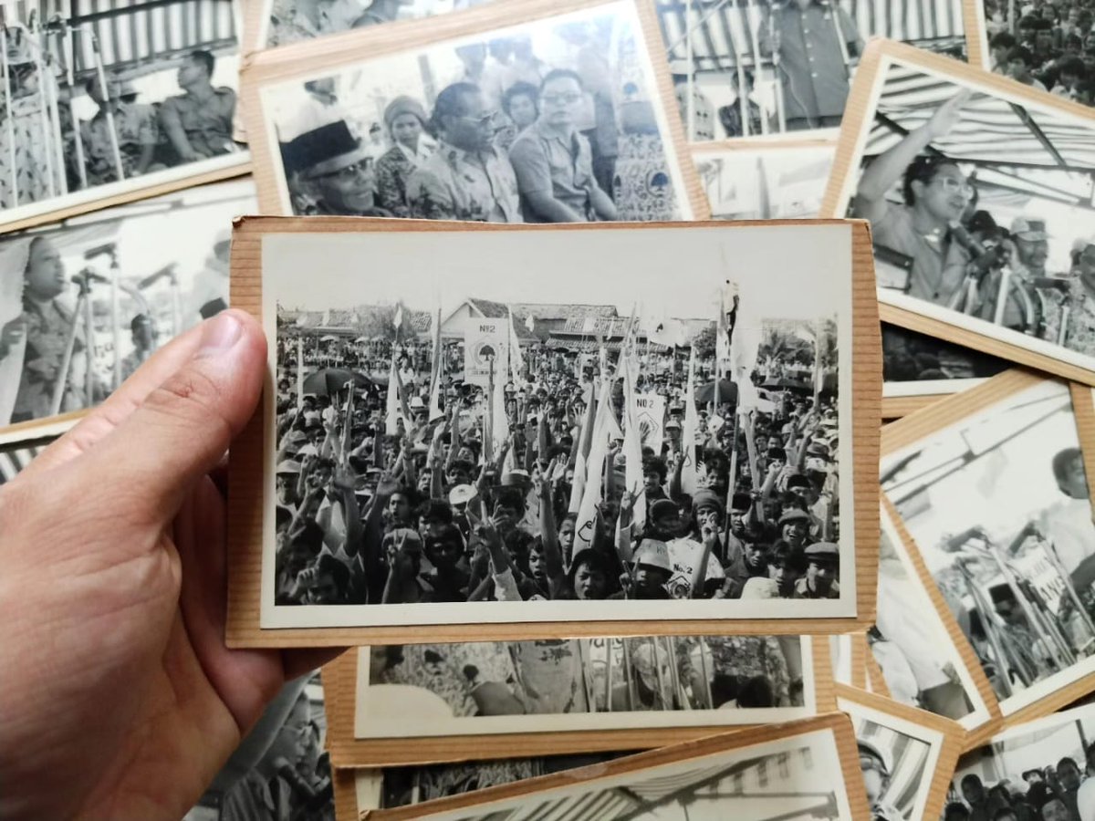 Massa dari Partai Golkar kala itu di Jakarta. Estimasi antar tahun 1980-1990an.

Koleksi <a href="/WarungSejarahRI/">IG: WarungSejarahRI</a> 

<a href="/airlangga_hrt/">Airlangga Hartarto</a>