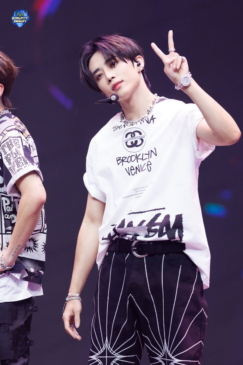 MnetMcountdown's tweet photo. 240111 #MCOUNTDOWN 현장포토
안녕 나는 엠카얌
뀨우우우우 더비들아아앙
짱 멋진 빵빵즈 사진들고왔다뀽!!!!!
뀨우 빵빵즈 보고 또 봐도 멋지다뀨우!!!!!
당장 보러가주때용!!!

More Photos 📸https://t.co/SF4omkiyZr

#엠카운트다운 #엠카 #THEBOYZ #더보이즈 #HONEY https://t.co/xsFaI5pRcT