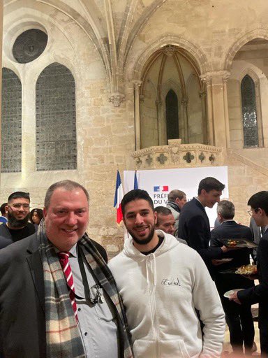 L’occasion de saluer beaucoup de personnalités par ex. #Salah_NEQROUZ, VP <a href="/asso_eureka/">Association Eurêka</a> à <a href="/goussainville95/">Ville Goussainville</a> qui m’avait sollicité pour emmener des jeunes de terminale visiter des écoles.
Une 1ere visite a eu lieu à <a href="/FERRANDIParis/">FERRANDI Paris</a> #95.
À suivre : <a href="/esiee_it/">ESIEE-IT</a> <a href="/Sup2V/">Sup de V</a> et <a href="/UniversiteCergy/">CY Cergy Paris Université</a>