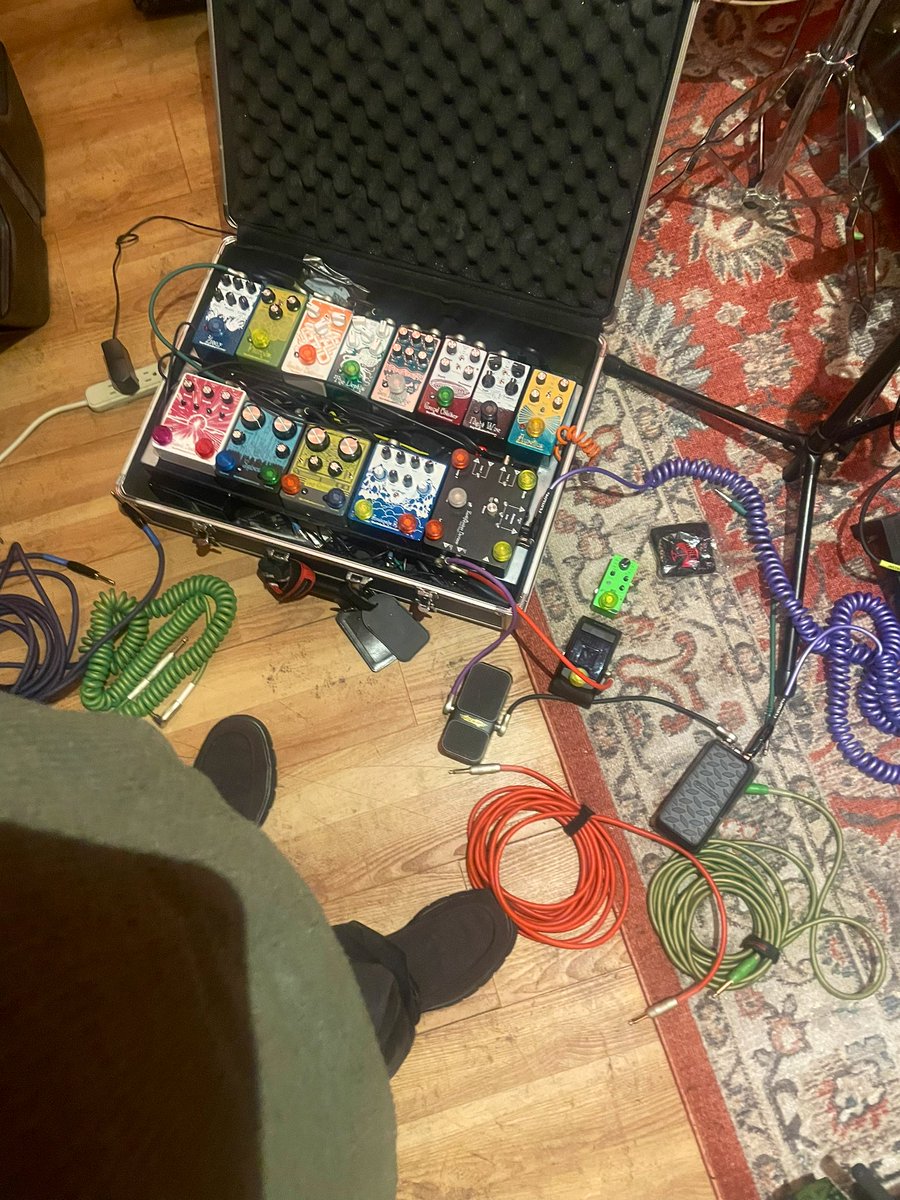 dalehauskins's tweet image. This Los Angeles lifelong guitarist’s @KorgUSA Pitch Black tunner has gnarly served me well, and long over five years. #Earthquakerdevices @EarthQuakerDev #Kirlincable @KirlinCable @SeymourDuncan #Framus