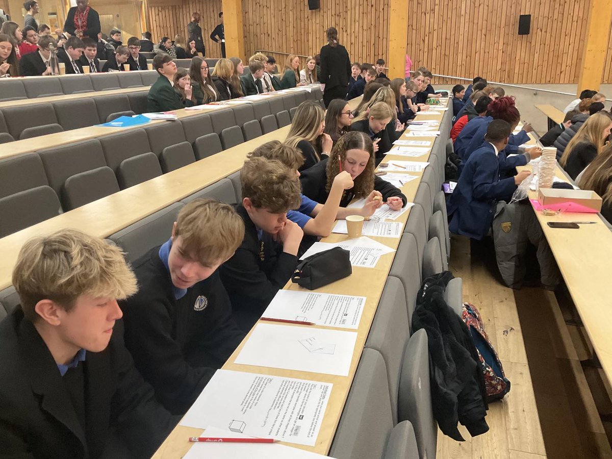 NgateDereham's tweet photo. 11th January saw 12 Year 10 students head to the @uniofeastanglia for an ‘Explore Maths’ day hosted by the Advanced Maths Support Programme. Read about what our students got up to in our latest blog: https://t.co/ntoJ4Y5y3t @Advanced_Maths #exploremaths #inspire #enrichment https://t.co/MnT8NfipUt