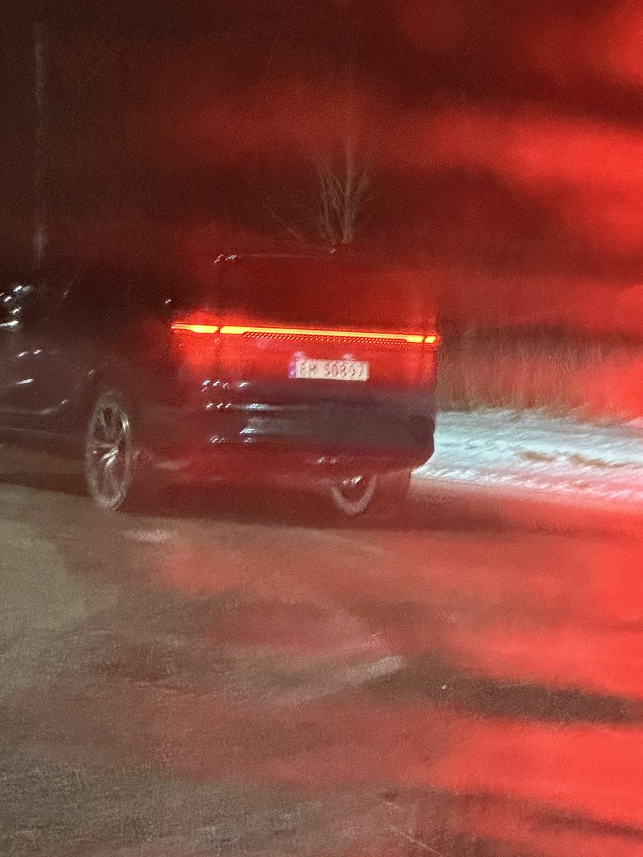 Magnekydland's tweet photo. Dagens frekkaste køsnikar i Haugesund.
EH 50897 #rushtrafikk https://t.co/uhAGykzMjx