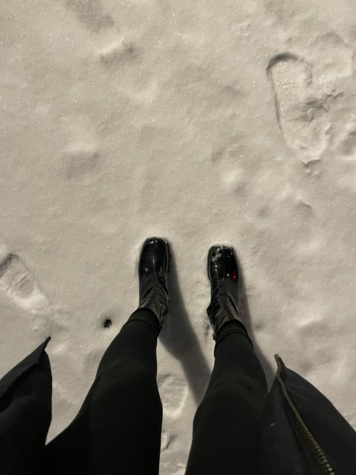 I will never not be excited by the snow ❄️ https://t.co/ddmb0usDIh