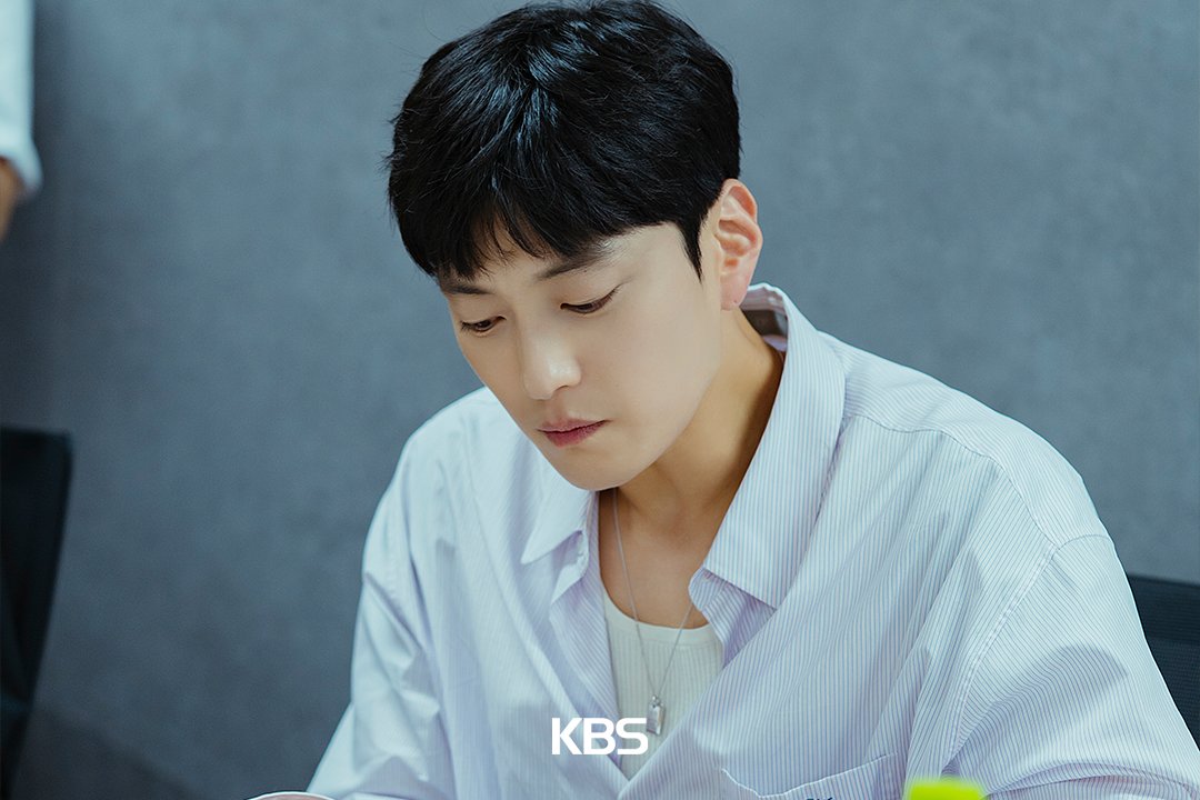 MyloveKBS's tweet photo. [멱살 한번 잡힙시다] 대본리딩 현장! 📸

열연이 돋보이는 대본 리딩 현장 💗
나쁜 놈들 멱살 잡는 기자와
나쁜 놈들 수갑 채우는 강력팀 형사 !!!
믿고 보는 배우들이 선사할 거대한 소용돌이가
안방극장을 강타할 예정 ✨

KBS 새 월화드라마 [멱살 한번 잡힙시다]
2024년 3월 COMING SOON

#KBS #KBSDRAMA #멱살한번잡힙시다 #김하늘 #연우진 #장승조