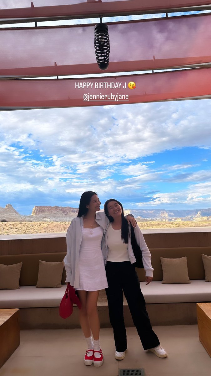 JennieDCGallery's tweet photo. 240116 Alison updated on instagram story with JENNIE's birthday celebrate!

"HAPPY BIRTHDAY J 😘
ROD 👯‍♀️ jennierubyjane"

MISS KOREA JENNIE DAY
#MoonlightJENNIEDay
#달빛아래_빛이나는_제니의_생일파티 https://t.co/bIMbKKVpDE