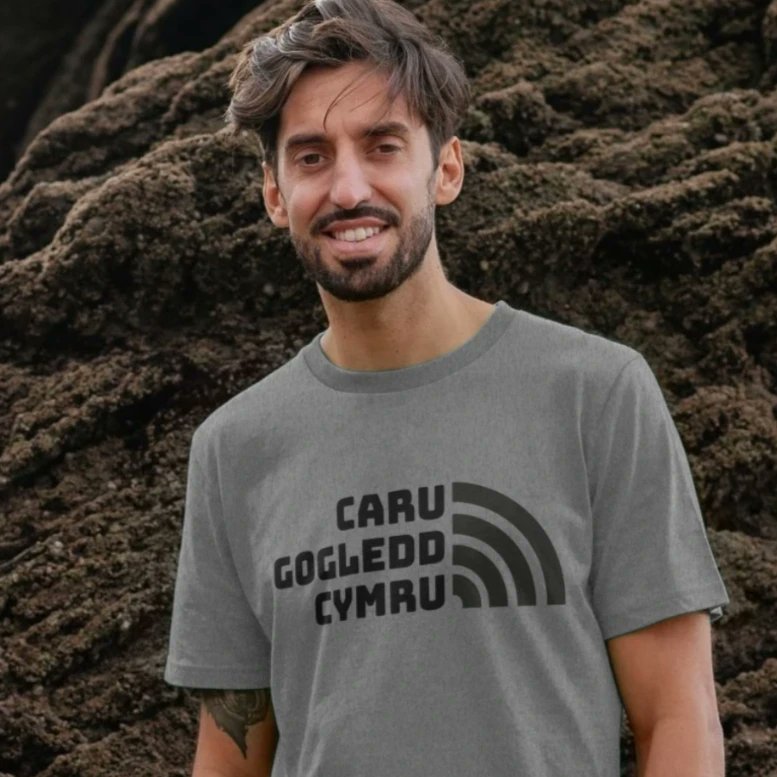 eryridillad's tweet photo. The North Wales
Caru Gogledd Cymru
Full range at https://t.co/Q6JjnUwscg
#eryri #snowdonia #beach #anglesey #ynysmon #porthtrecastell #cablebay #wales #cymru #lovewales #lovesnowdonia #outside #abersoch #outside #northwales #thenorthwales #thenorthface https://t.co/BhhMWdT2FW
