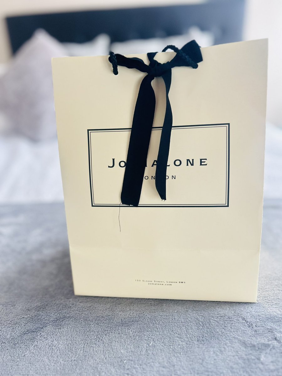 Fadzeym's tweet photo. Another addition to the family😍 I love how my people know my love language👌🏾!#randomgifts #grateful #blessed https://t.co/xg22S9bbEr