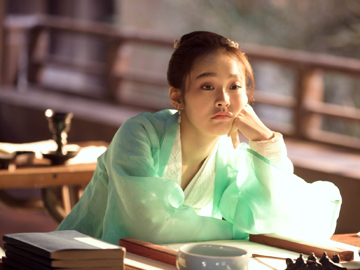 zhenhuanjie's tweet photo. Listening to @ChasingDramas after watching #storyofminglan for an added analysis on song dynasty history and culture ❤️❤️ giving me throwback to my zhen huan days! https://t.co/pTQeXmGeVf