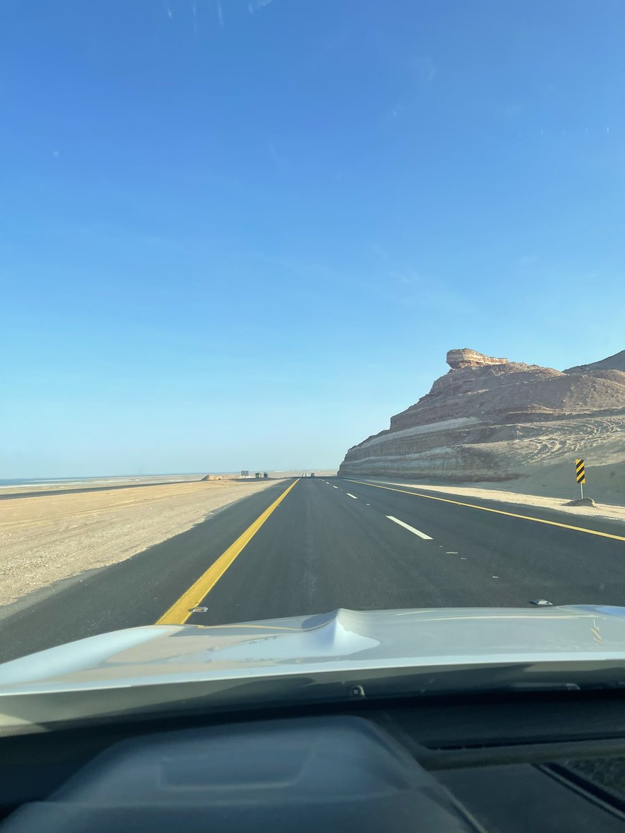 sattam129's tweet photo. الطريق الجديد من الظهران الى سلوى سالك 
السرعة 120 يوجد كاميرات جوال و حزام على متفرقة على طول الطريق 

#منفذ_سلوى #الظهران #طريق_سلوى #العقير https://t.co/R9TI629KbW