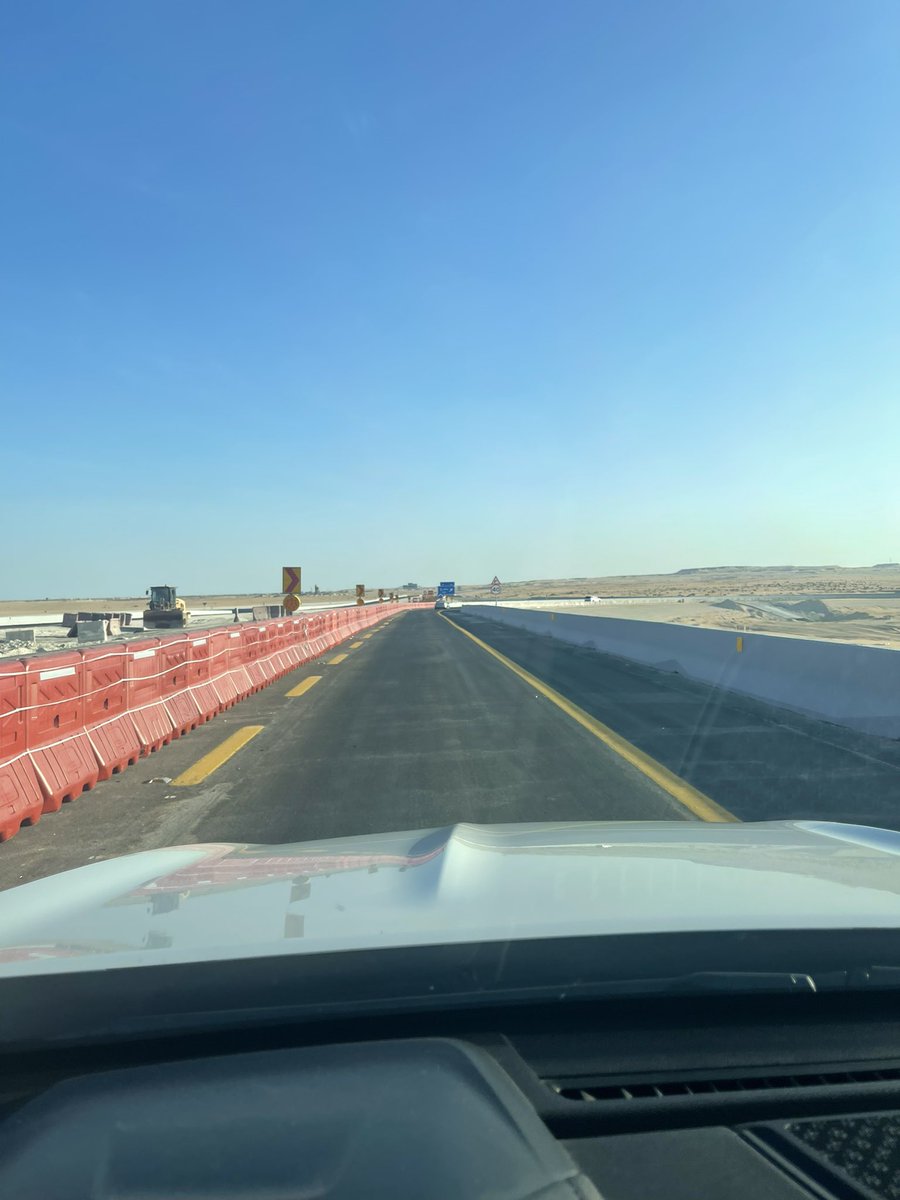 sattam129's tweet photo. الطريق الجديد من الظهران الى سلوى سالك 
السرعة 120 يوجد كاميرات جوال و حزام على متفرقة على طول الطريق 

#منفذ_سلوى #الظهران #طريق_سلوى #العقير https://t.co/R9TI629KbW