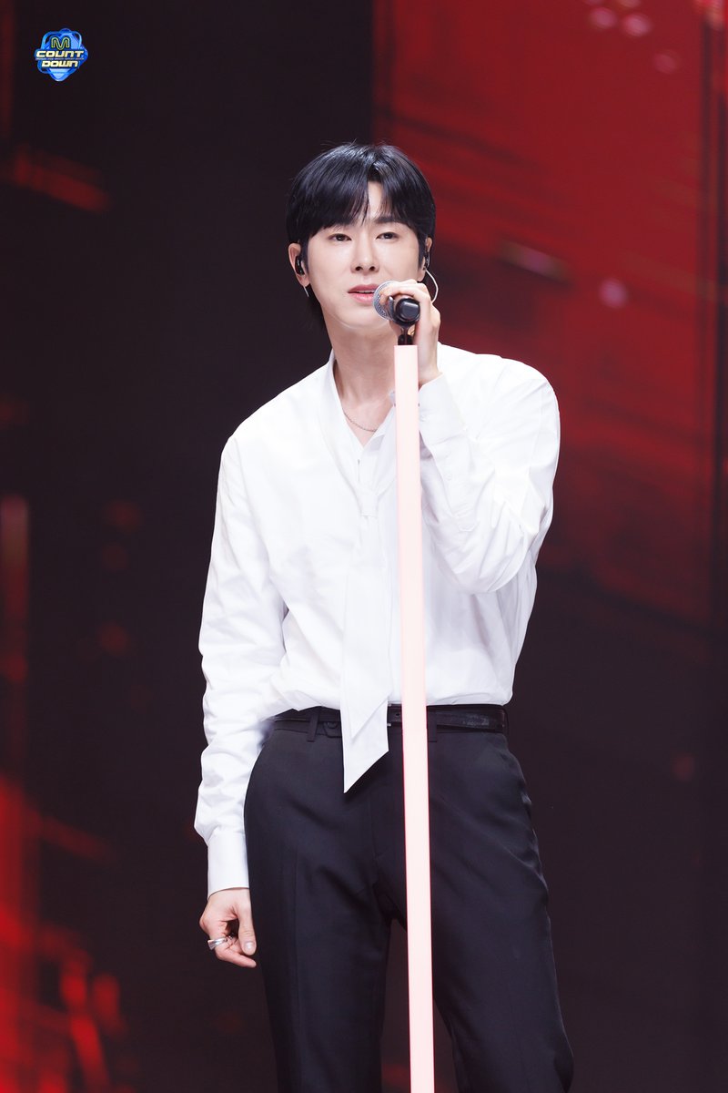 MnetMcountdown's tweet photo. 240111 #MCOUNTDOWN 현장포토
안 괜찮아요 진짜 안 괜찮아요 괜찮은척하고 싶지 않아요. 왜냐면, 정말 안 괜찮아 도무지 괜찮다는 말이 입 밖으로 나오지를 않네요. 이렇게 안 괜찮을 수 있다니 정말 바보 같죠 하지만 어떡해요 안 괜찮은데 동방신기 무대 보고 심장이 어떻게 괜찮을 수 있죠?

More Photos 📸https://t.co/XEAly3UOjs

#엠카운트다운 #엠카 #동방신기 #TVXQ! #TheWayUAre #Rebel