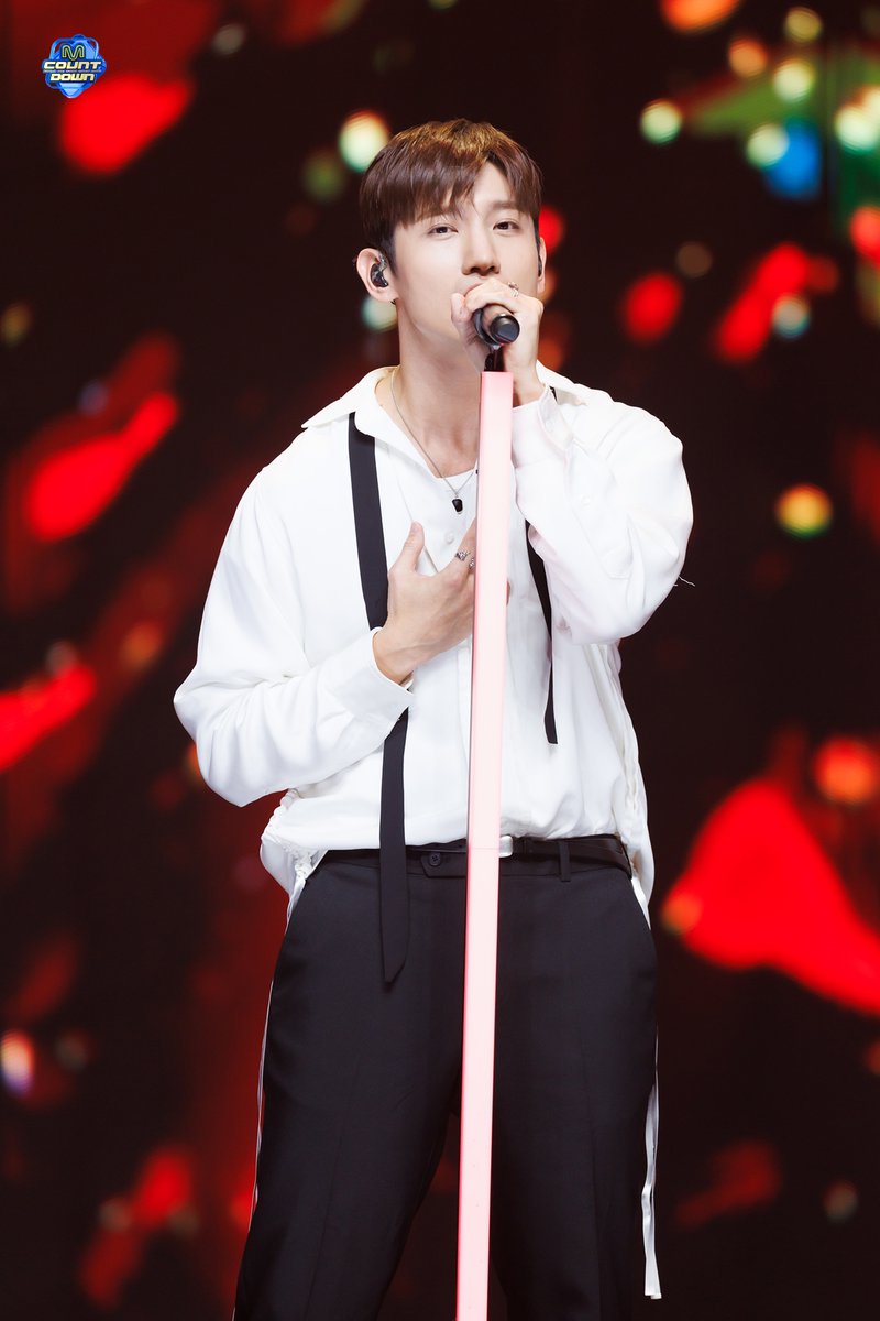 MnetMcountdown's tweet photo. 240111 #MCOUNTDOWN 현장포토
안 괜찮아요 진짜 안 괜찮아요 괜찮은척하고 싶지 않아요. 왜냐면, 정말 안 괜찮아 도무지 괜찮다는 말이 입 밖으로 나오지를 않네요. 이렇게 안 괜찮을 수 있다니 정말 바보 같죠 하지만 어떡해요 안 괜찮은데 동방신기 무대 보고 심장이 어떻게 괜찮을 수 있죠?

More Photos 📸https://t.co/XEAly3UOjs

#엠카운트다운 #엠카 #동방신기 #TVXQ! #TheWayUAre #Rebel