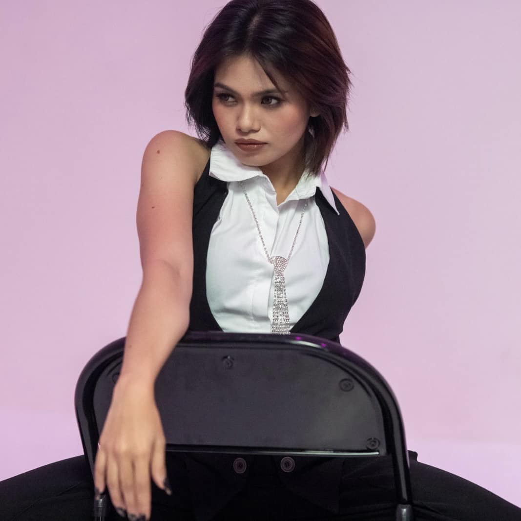 FamdomUpdates's tweet photo. 💡 Did You Know?

Gelou, the leader of @official__yara, is also a member of the award-winning cover group, Se-Eon. Not only are Se-Eon international champions, they are also the former group of SB19's Stell &amp; Josh.

#YARA #ProfilesInPPopReloaded #PPOPRISE https://t.co/SGrgmLRVsX